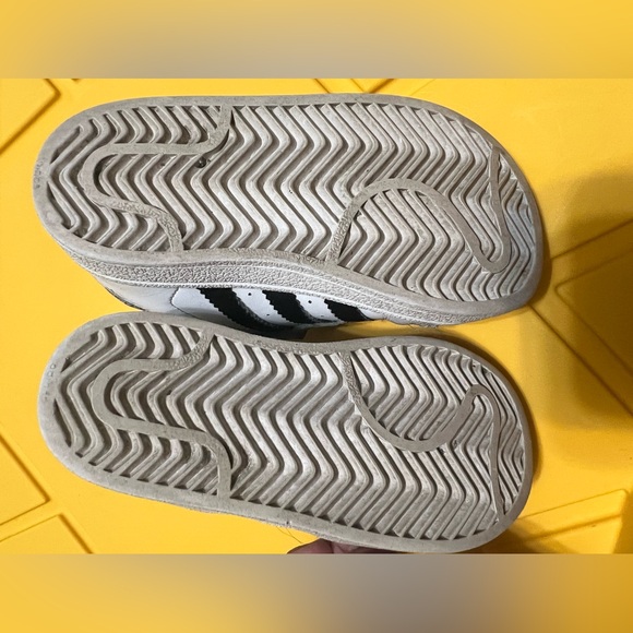 Adidas Shell Toe - Picture 2 of 5